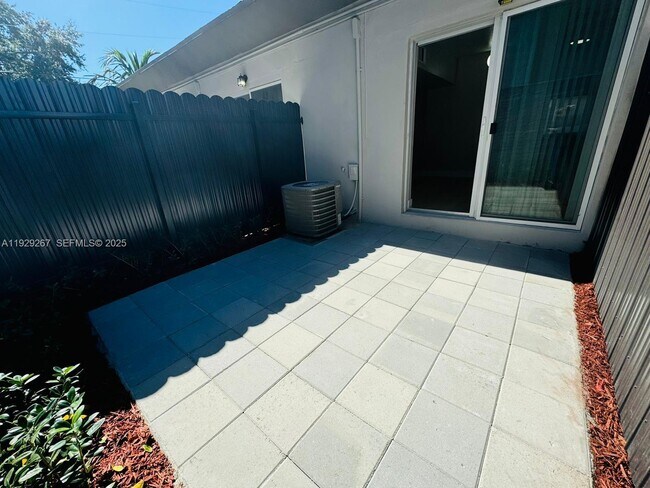 Building Photo - 2940 W Flagler St