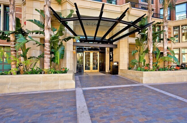 Building Photo - 500 W Harbor Dr