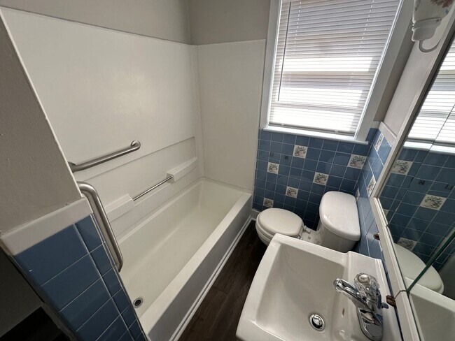 Building Photo - Charming 3BR Home Near Duke Regional