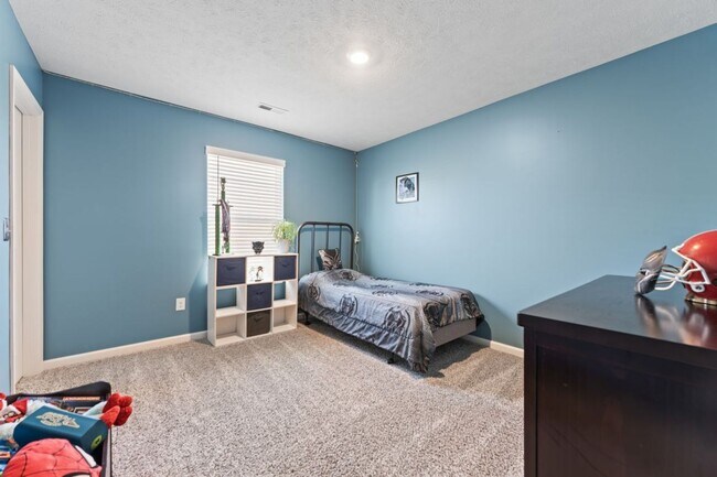 Building Photo - 8609 Warbler Br Wy