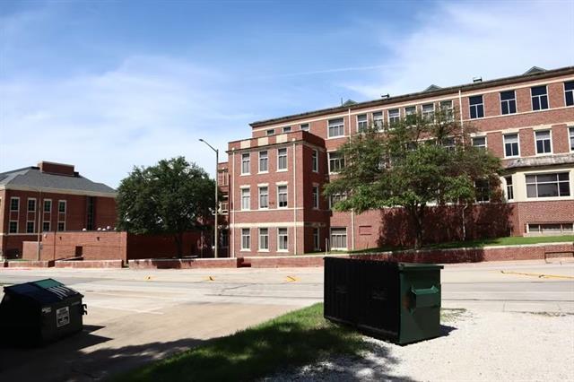 Building Photo - 1116 N Bell Ave