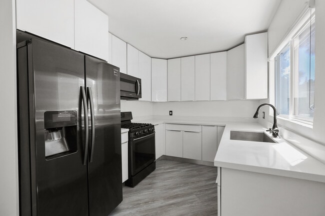 Building Photo - 1486 Silver Lake Blvd.