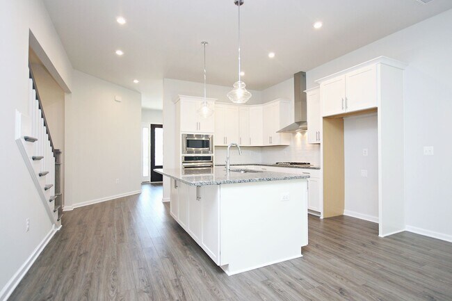 Building Photo - Avinity Townhome With Main Level Bedroom