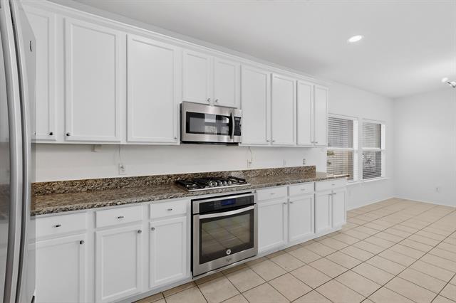 Building Photo - 2050 Ashbourne Dr