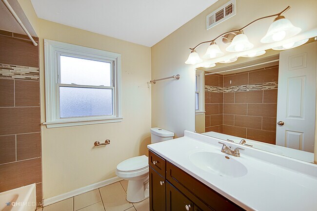 Building Photo - 15231 Waterman Dr