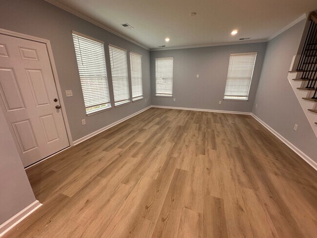 Building Photo - 517 Cardamon Ct