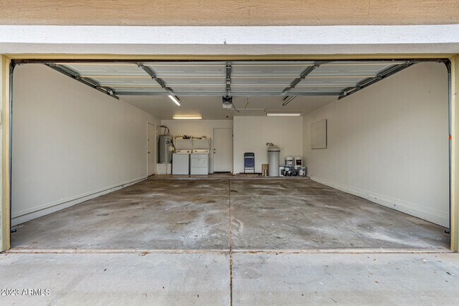 Building Photo - 2521 W Desert Spring Way