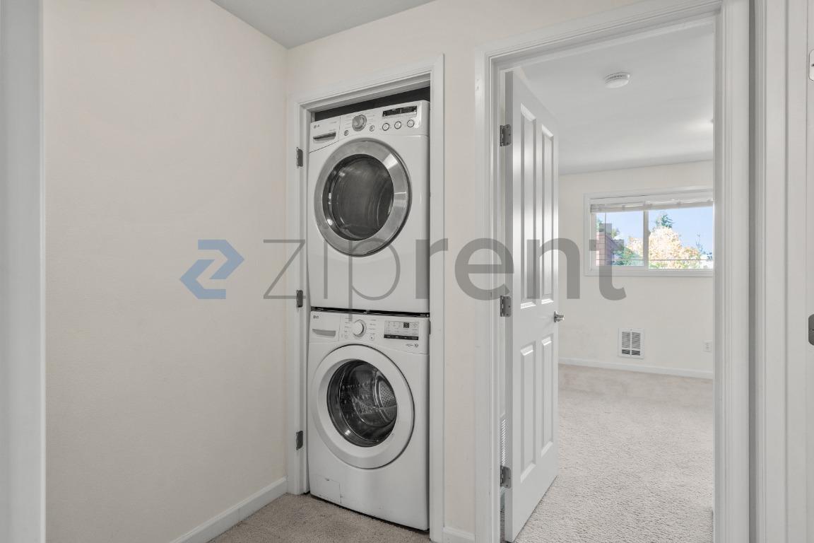Building Photo - Unit 35
