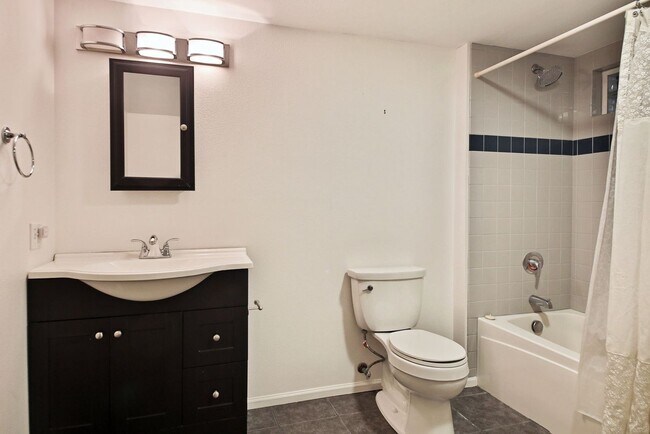 Building Photo - 1625 Dorsey Dr