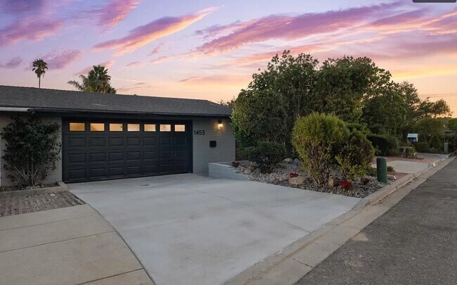 Building Photo - 1453 La Habra Dr