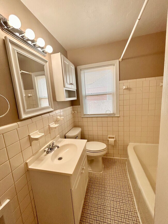 Building Photo - 2436 NW 35th St