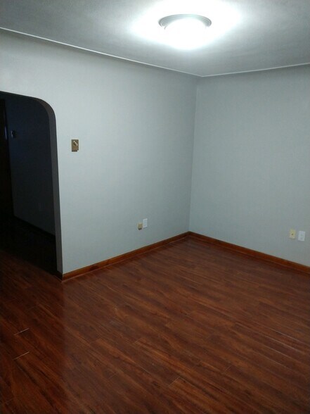 Building Photo - 1357 N Main Ave