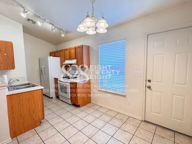 Building Photo - ADORABLE East Norman 3 Bed/2 Bath Duplex Available NOW in Eastridge!