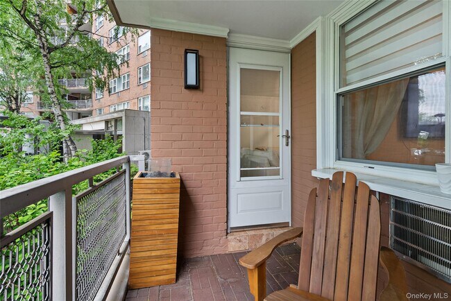 Building Photo - 5800 Arlington Ave