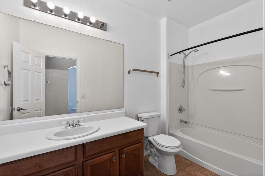 Building Photo - 14843 W Wethersfield Rd