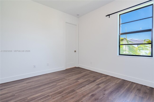 Building Photo - 1427 SW 23rd St