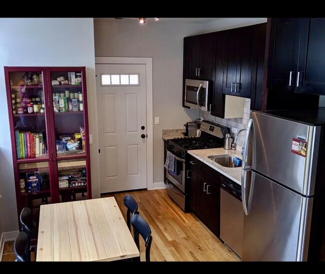 Primary Photo - 2 bedroom in Chicago IL 60625