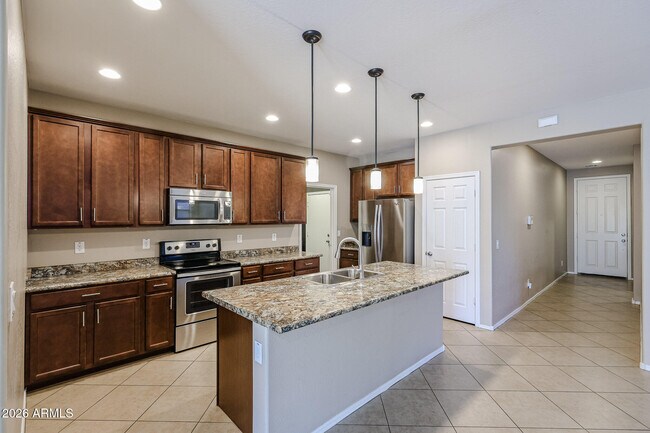 Building Photo - 12041 W Cottontail Ln