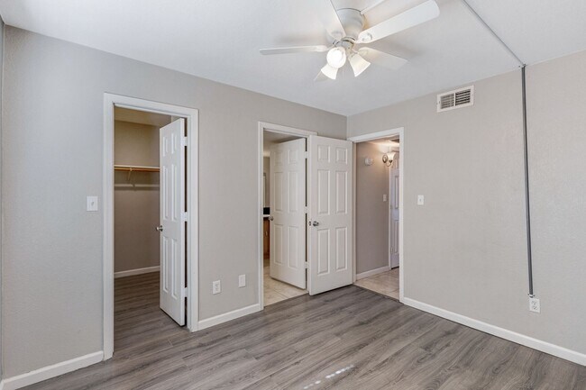 Building Photo - Upgraded Condo with Elegant Features and Convenient Location