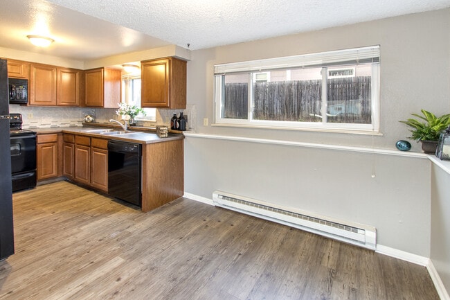 Building Photo - 602 Cherry St