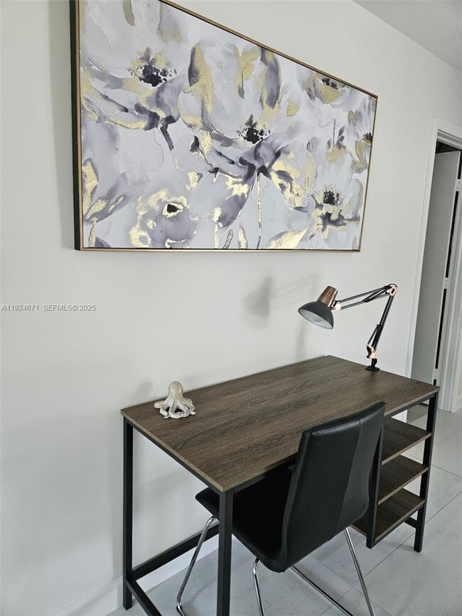 Building Photo - 1001 SE 14th Dr