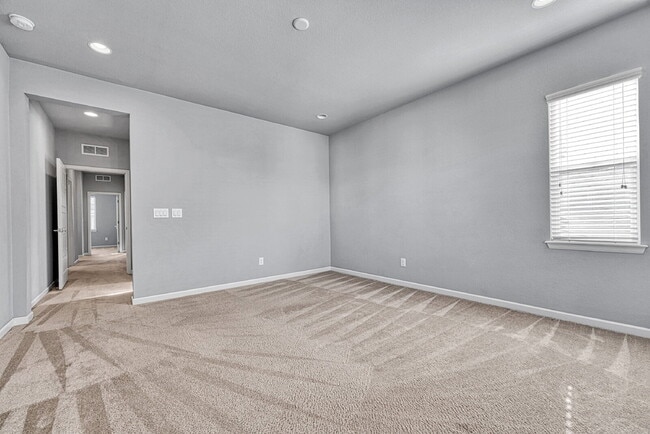 Building Photo - $2,950.00 - 3 Bedrooms, 2.5 Bathrooms, Single Family Home in Circle Rock with Cozy Fireplace!