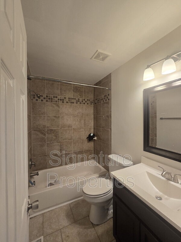 Building Photo - 3831 Buchanan Dr