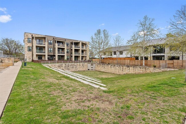 Building Photo - 2801 Dulce Ln