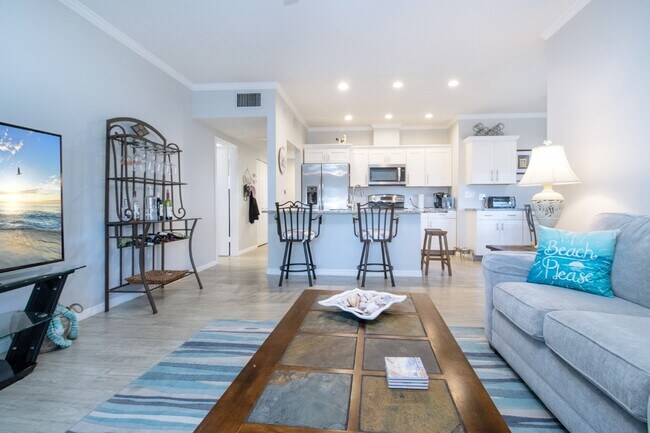 Building Photo - Fully Furnished - 2 bed 2 Bath villa - South Sarasota