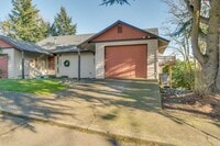 Building Photo - Updated 3 Bedroom, 1.5 Bathroom Duplex in ...