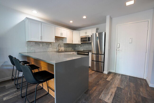Building Photo - 77805 California Dr