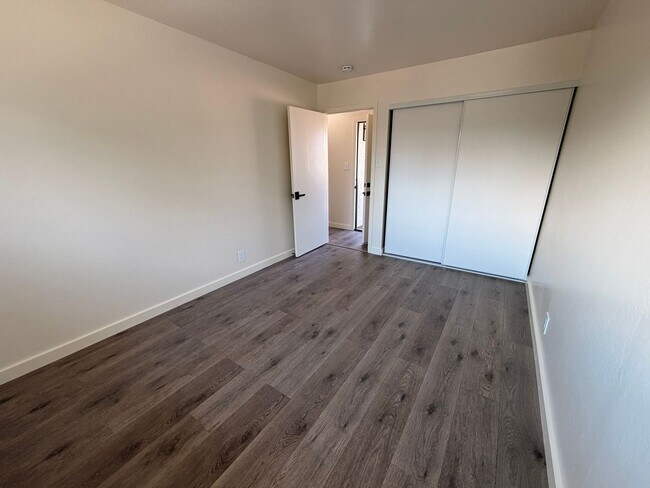 Building Photo - South Garden Apartments