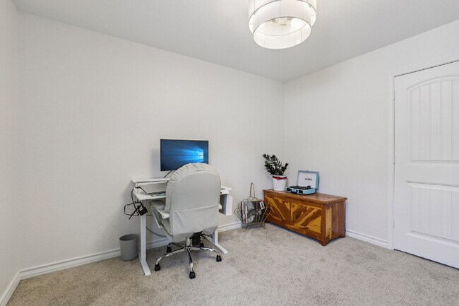Building Photo - "Charming 3-Bedroom Haven with Granite Elegance in San Antonio!"