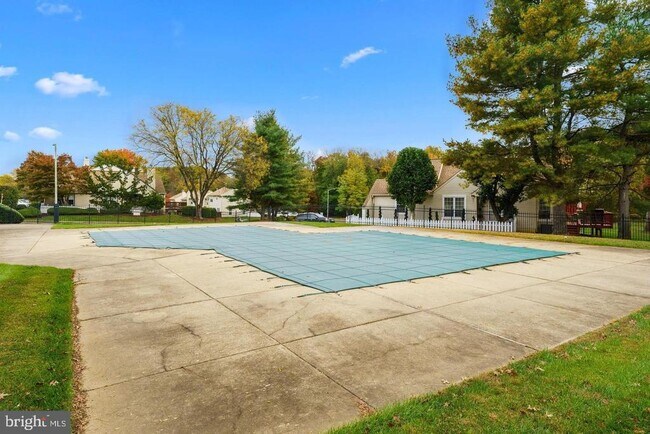 Building Photo - 1739 McNelis Dr