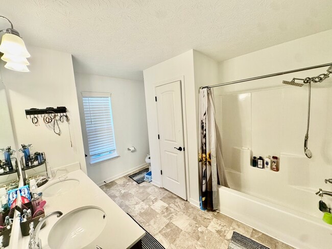 Building Photo - 13238 N Lndg Cir W