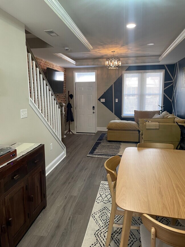 Building Photo - 2711 Ashland Ave