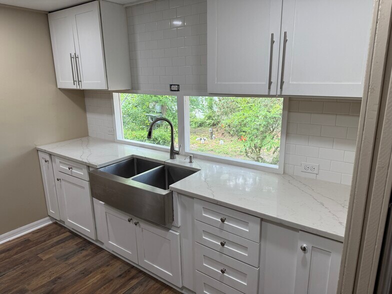 Building Photo - 7545 Necia Dr