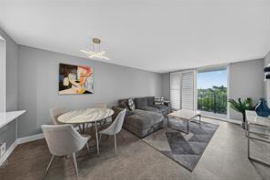 Building Photo - 1800 N Andrews Ave