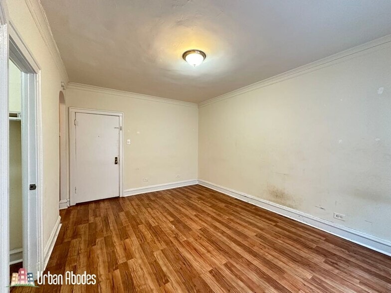 Building Photo - 2530 N Sawyer Ave