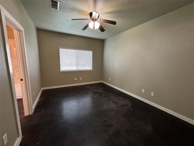 Building Photo - 3130 Molly Dr