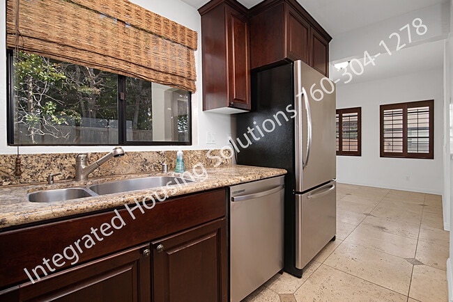 Building Photo - 567 Hygeia Ave