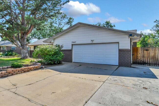 Building Photo - Beautiful, Bright & Move-In Ready Ranch in Desirable West Arvada