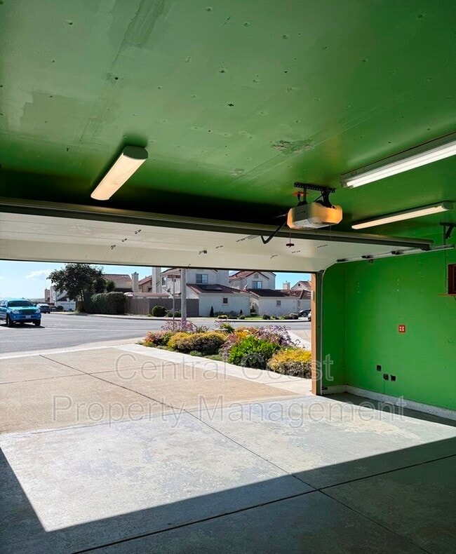 Building Photo - 161 Pebble Pl