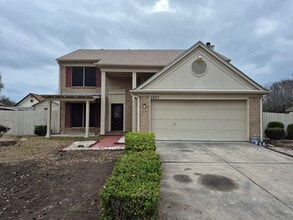 Building Photo - 5907 Deer Lake Dr