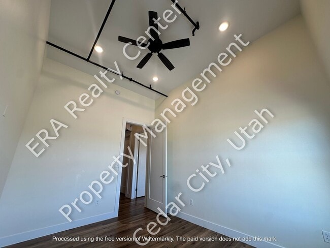 Building Photo - 2 bed / 1 bath Condo Living North End of Town - Newly Remodeled!