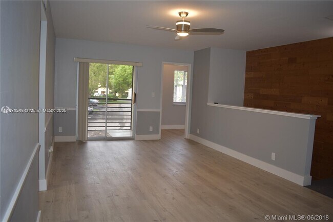 Building Photo - 512 Gardens Dr