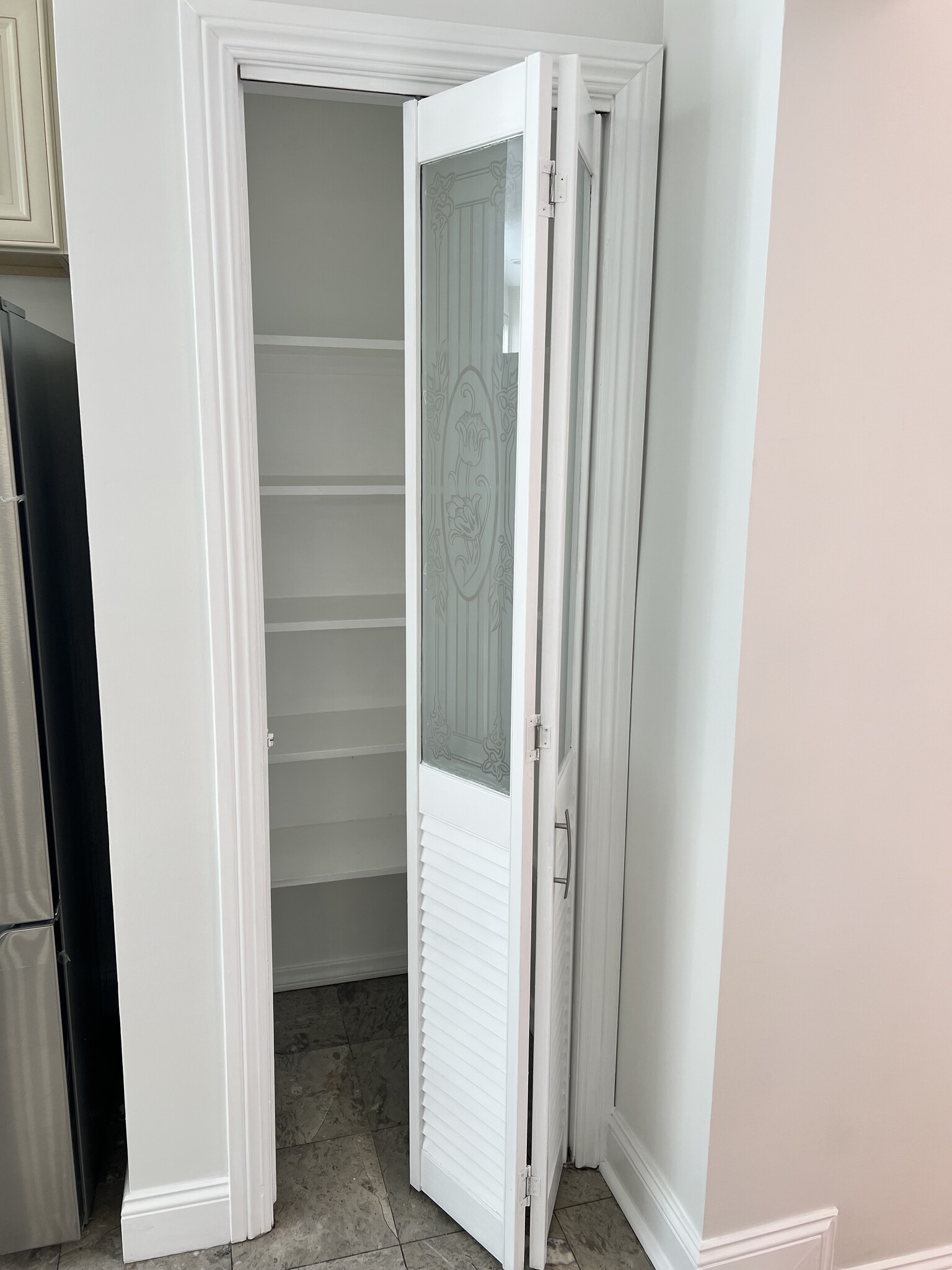 Pantry w/Glass - 16725 Citronia St