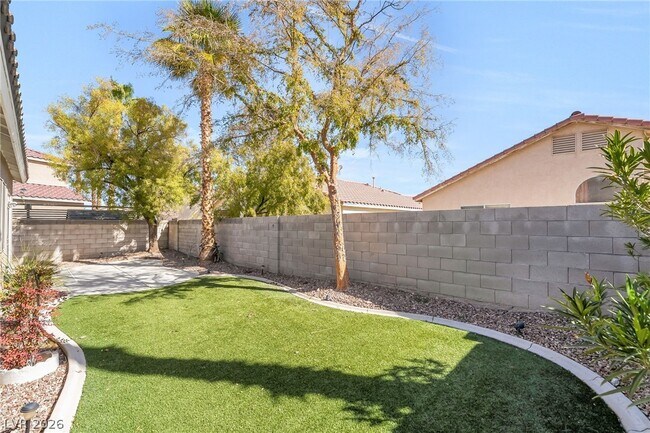 Building Photo - 9324 Heatwave St