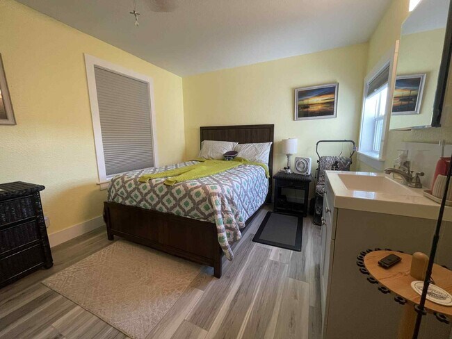 Building Photo - 3519 Avenue P 1/2