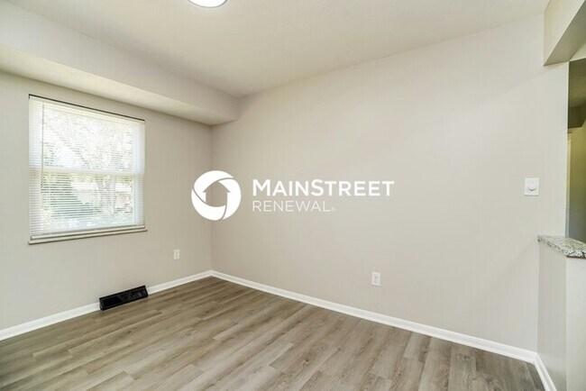 Building Photo - 3 Bedroom Pet-Friendly Home in Columbus, OH with Main Street Renewal